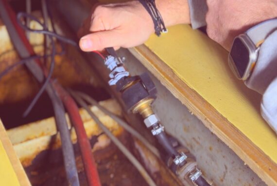 Heizungsausfall auf der Salacia – neue Dieselpumpe für unsere Autoterm 4D im Winter-Refit